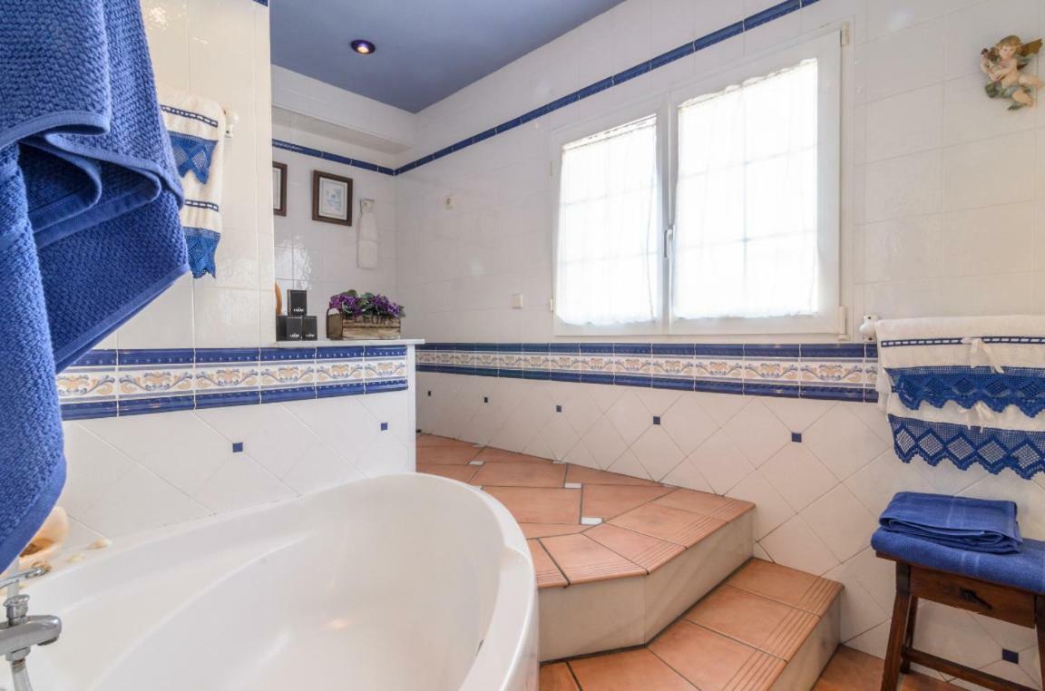 Habitaciones En Casa Centrica Con Piscina Almuñécar Eksteriør billede